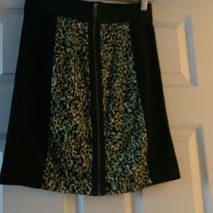 Cynthia Steffe stretchy leopard skirt. Pencil skirt. Gold zipper down the back.